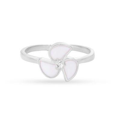 SIJA minimalist ring close‑up highlighting sleek geometric and modern handcrafted silver designs