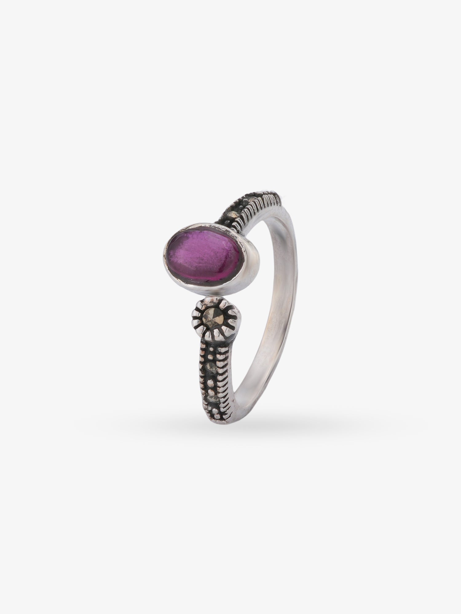 SIJA 925 Silver Classic Ruby Stone Antique Toe Ring oxidised silver jewellery elegant front view traditional accessory for women
