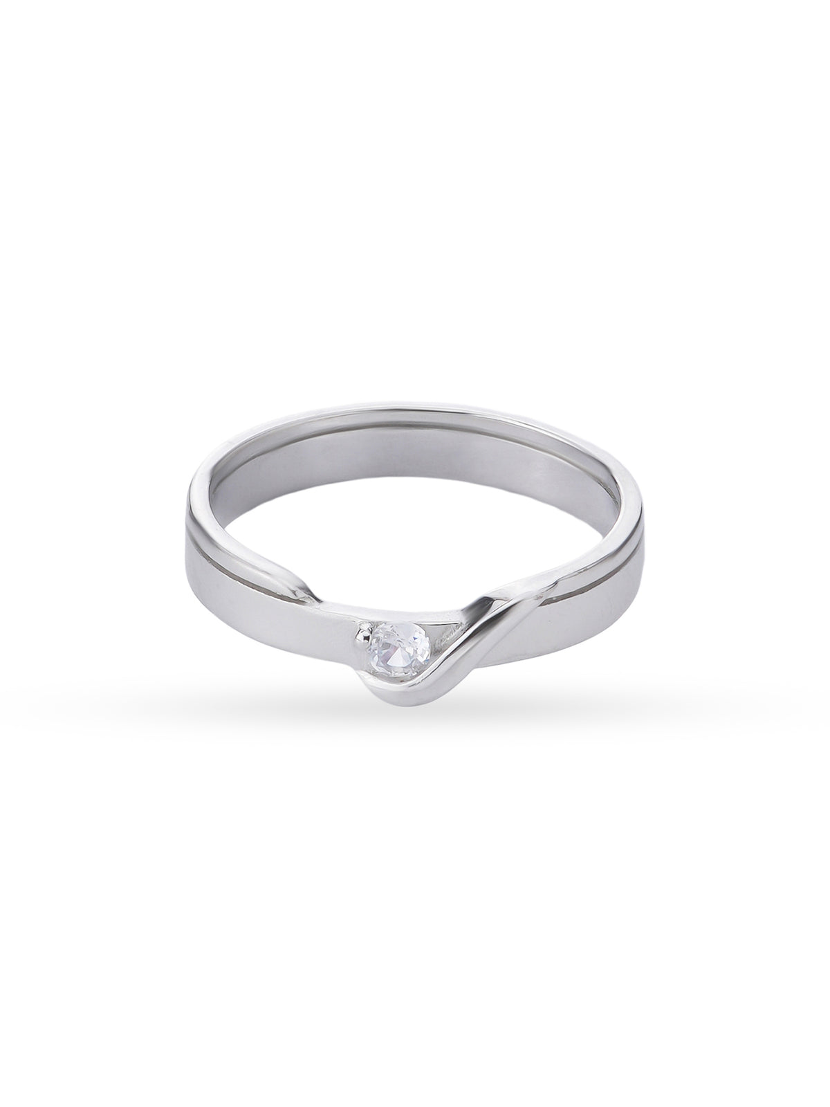 Detailed view of SIJA 925 sterling silver Embrace Men Ring band profile highlighting smooth finish and modern craftsmanship