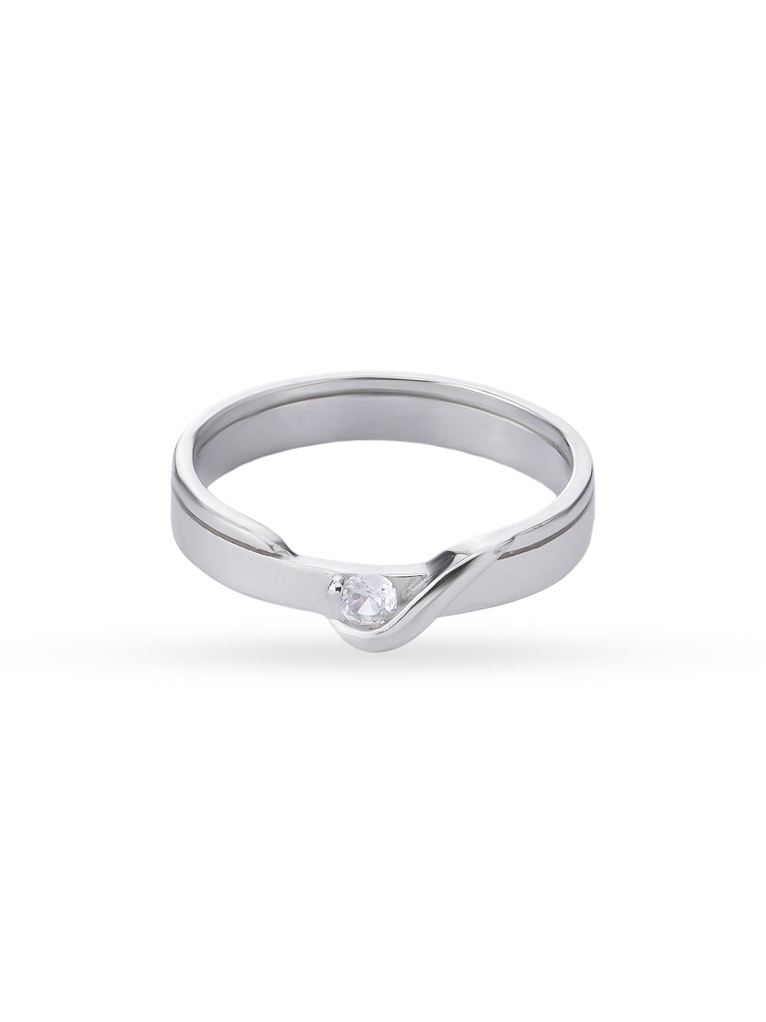 Detailed view of SIJA 925 sterling silver Embrace Men Ring band profile highlighting smooth finish and modern craftsmanship
