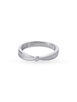 Detailed view of SIJA 925 sterling silver Embrace Women Ring band profile highlighting smooth finish and modern craftsmanship