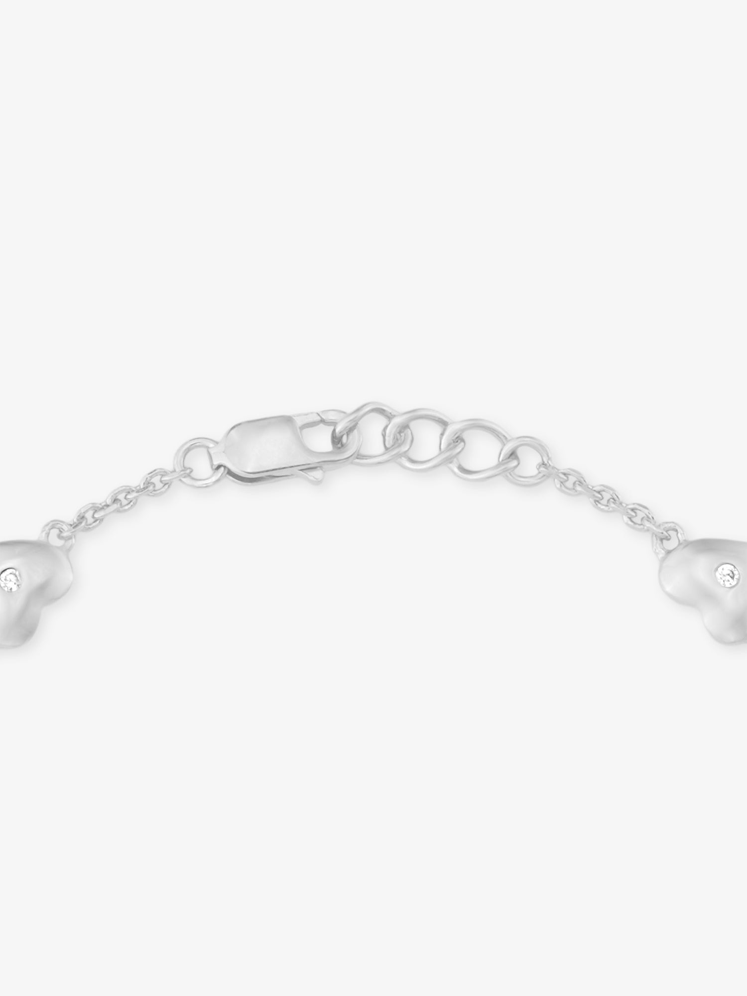 Side profile of SIJA 925 Silver Heart Link Chain Bracelet sterling silver jewellery elegant accessory durable construction polished edges