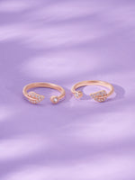 Detailed close up of SIJA 925 Silver Leaf Stone Toe Ring rose gold plated highlighting sparkling stone
