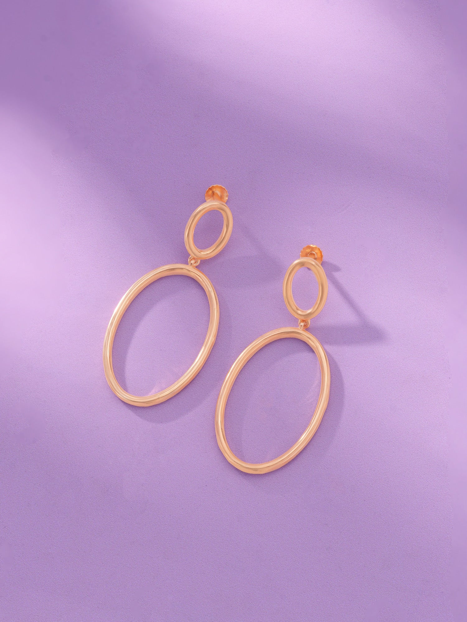 Detailed close up of SIJA 925 Silver O Ring Earrings showing minimalist round hoop design in sterling silver