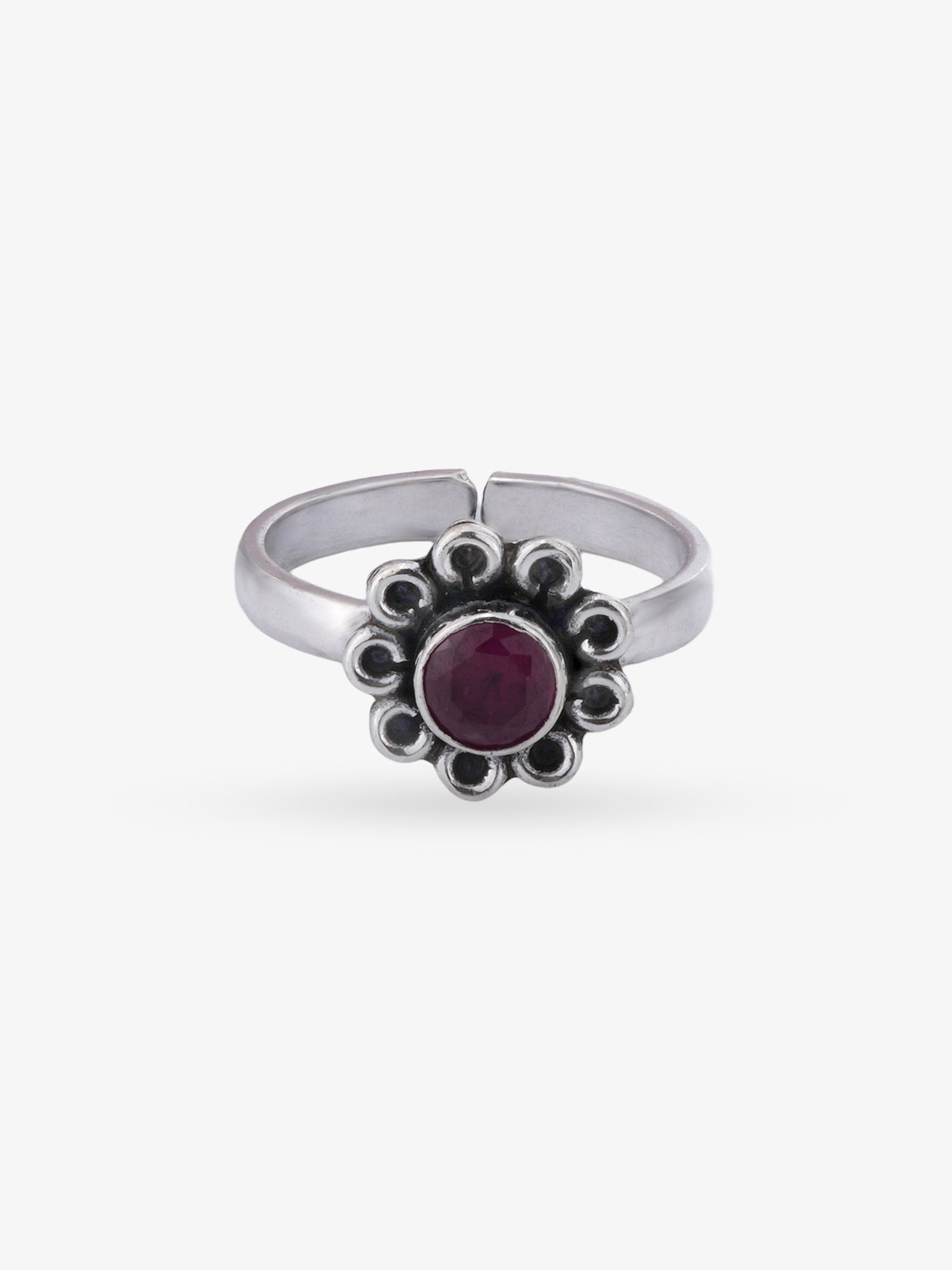 Adjustable band detail of SIJA 925 Silver Ruby Timeless Blossom Antique Toe Ring showcasing flexible fit and premium oxidised silver quality