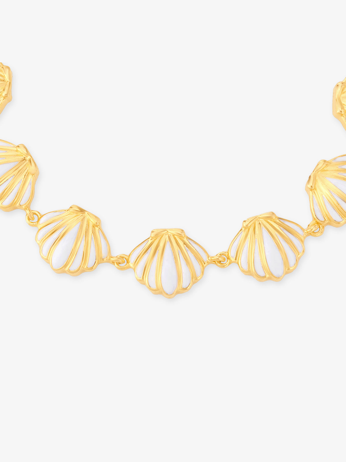 Detailed close up of SIJA 925 Silver Shell Bracelet highlighting shell charm craftsmanship