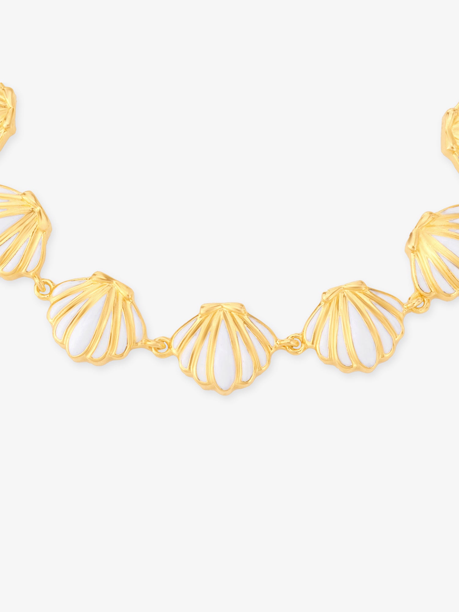 Detailed close up of SIJA 925 Silver Shell Bracelet highlighting shell charm craftsmanship