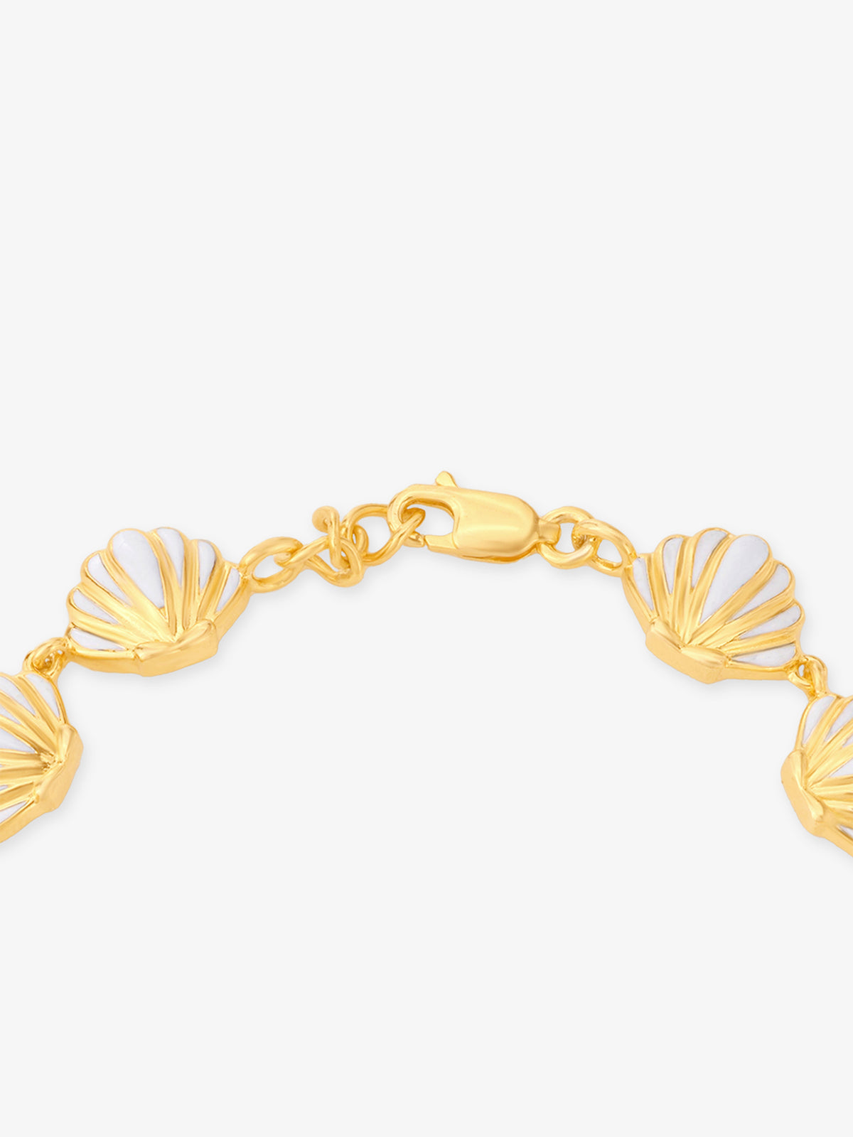 Side profile of SIJA 925 Silver Shell Bracelet showing durable sterling silver chain artistry