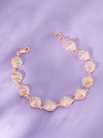 Detailed close up of SIJA 925 Silver Shell Bracelet highlighting shell charm craftsmanship