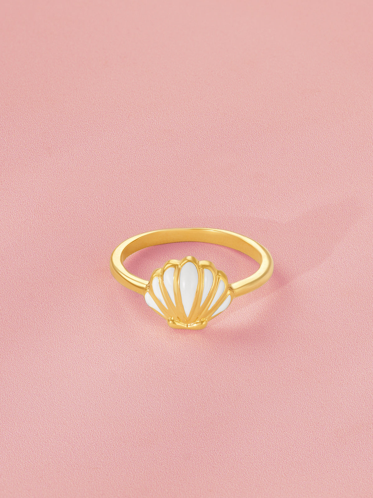 Detailed close up of SIJA 925 Silver Shell Ring highlighting shell charm craftsmanship