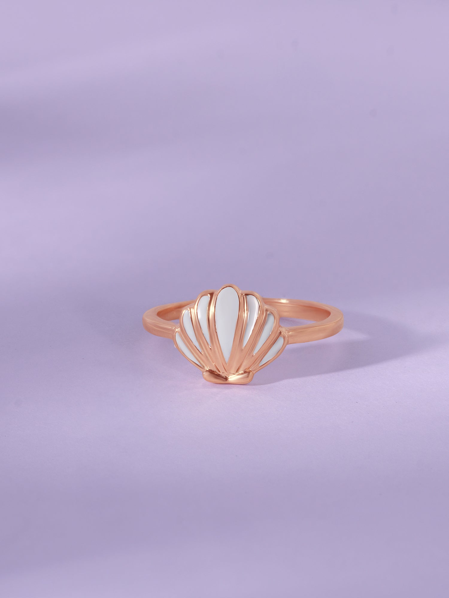 Detailed close up of SIJA 925 Silver Shell Ring highlighting shell charm craftsmanship