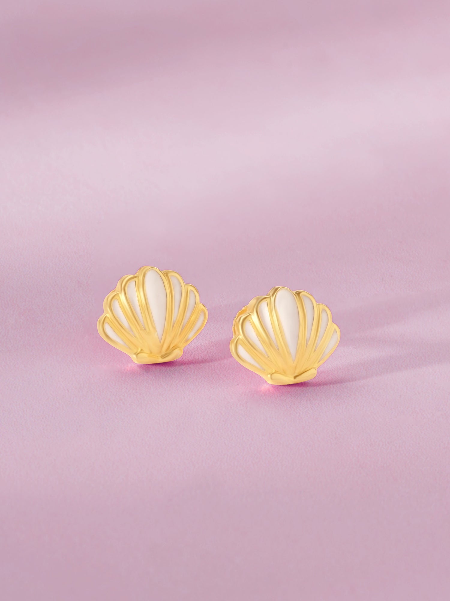 Detailed close up of SIJA 925 Silver Shell Stud highlighting shell charm craftsmanship
