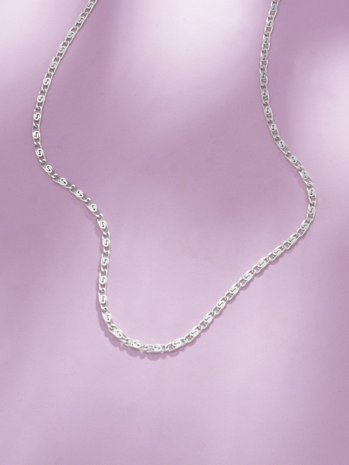 Detailed close up of SIJA 925 Silver Serpentine Chain showing smooth serpentine links and handcrafted silver finish