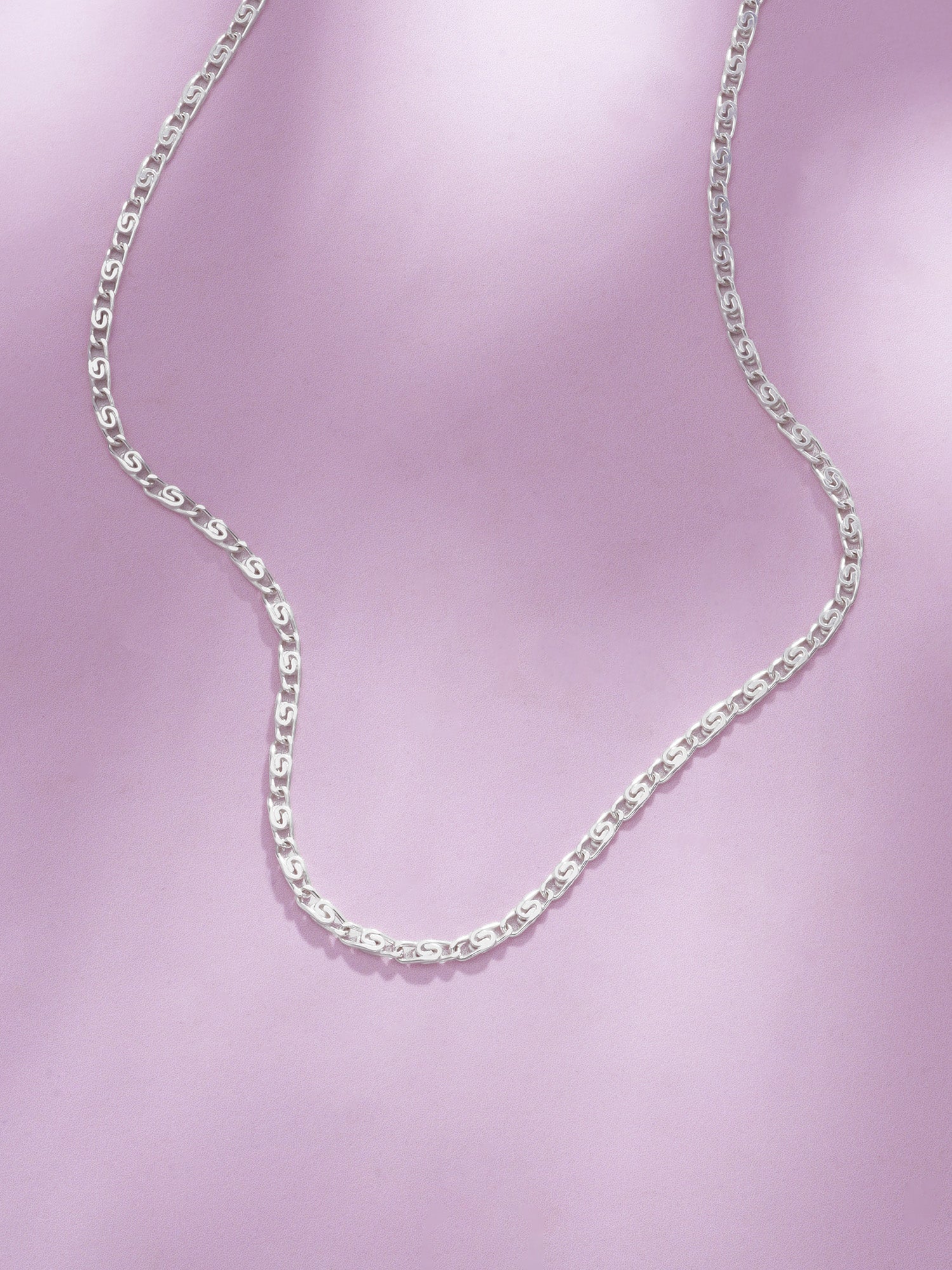 Detailed close up of SIJA 925 Silver Serpentine Chain showing smooth serpentine links and handcrafted silver finish