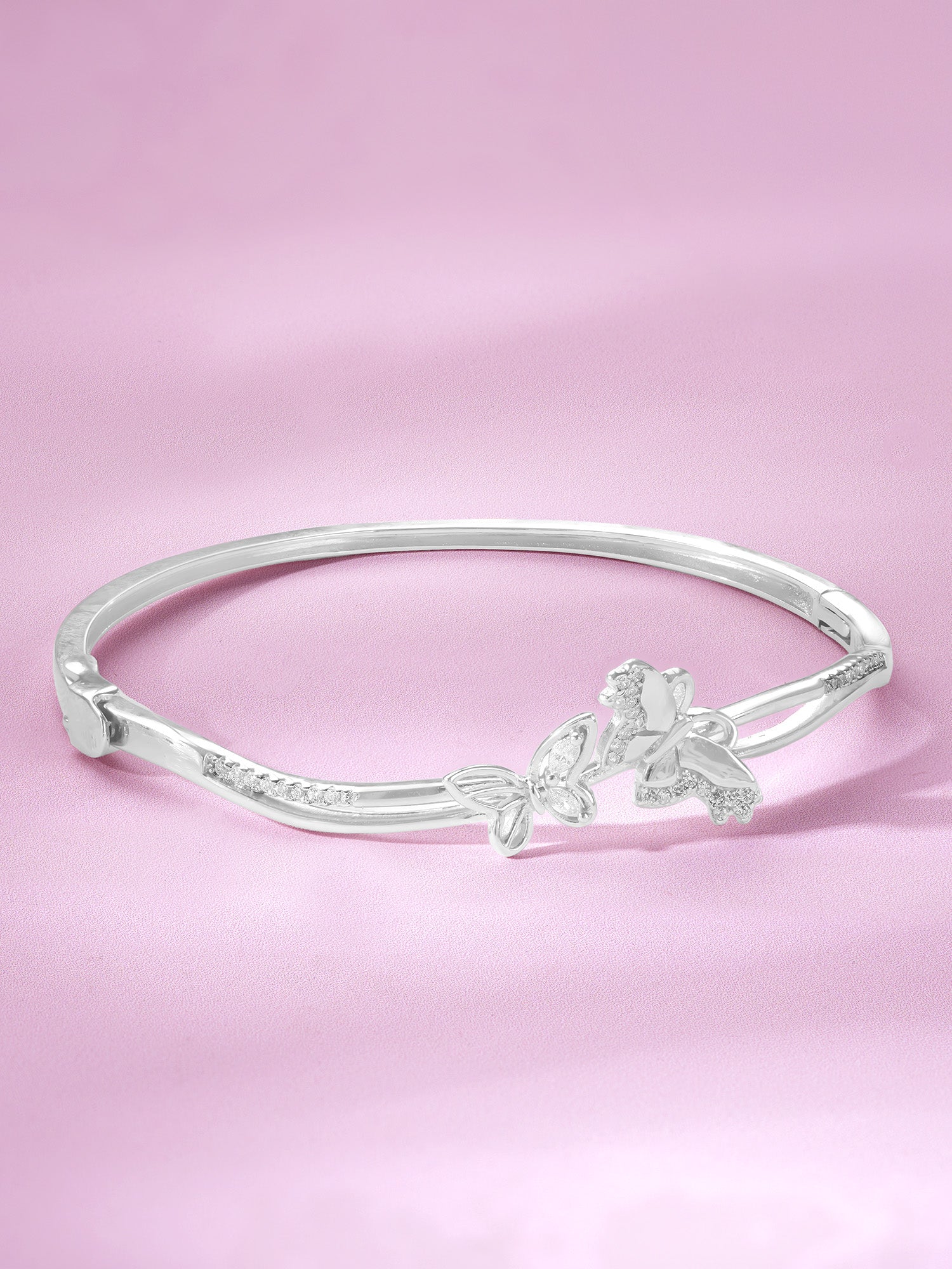 Close‑up of SIJA 925 Silver Twin Butterfly Bracelet showing twin butterfly charm detailing handcrafted sterling silver jewellery playful accessory