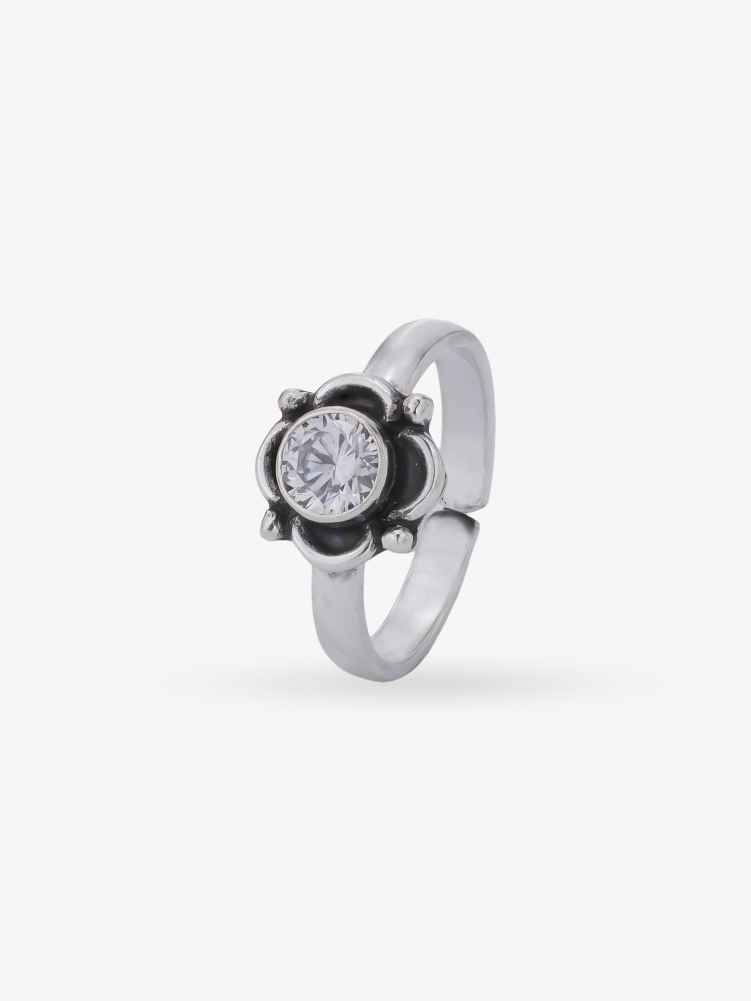 SIJA 925 Silver White Bloom Antique Toe Ring oxidised silver jewellery elegant front view traditional accessory for women