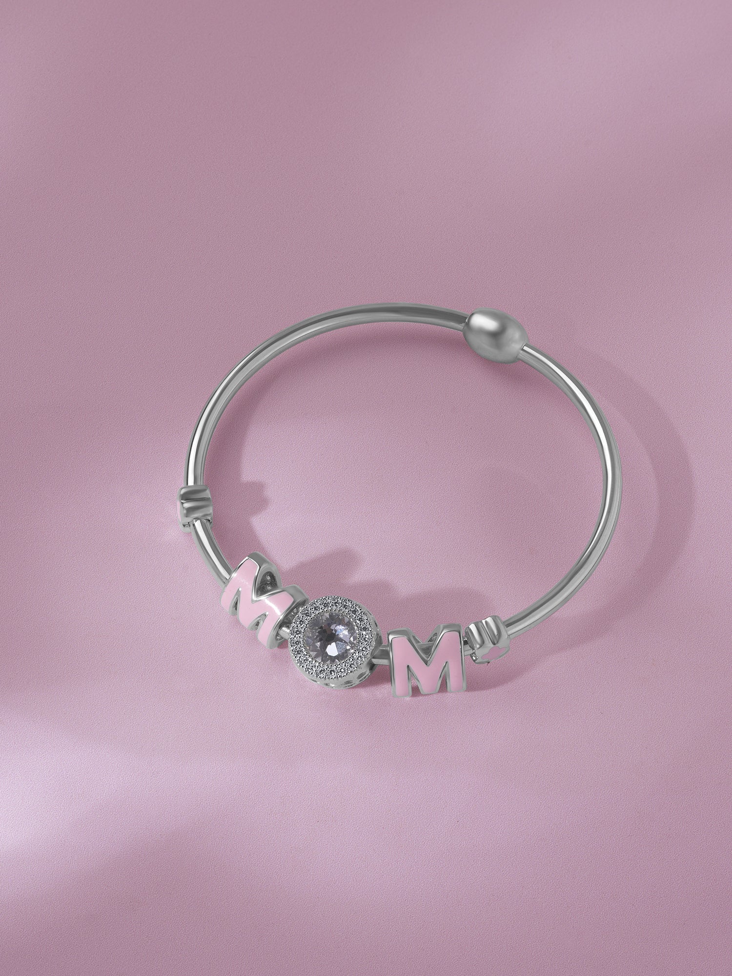 Close‑up of SIJA 925 Silver Women’s Bracelet showing Forever MOM charm detailing handcrafted sterling silver jewellery sentimental accessory for mothers