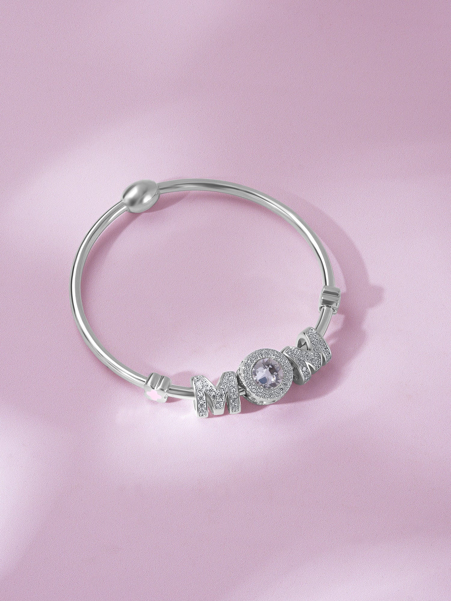 Close‑up of SIJA 925 Silver Women’s Bracelet showing Forever MOM charm detailing handcrafted sterling silver jewellery sentimental accessory for mothers